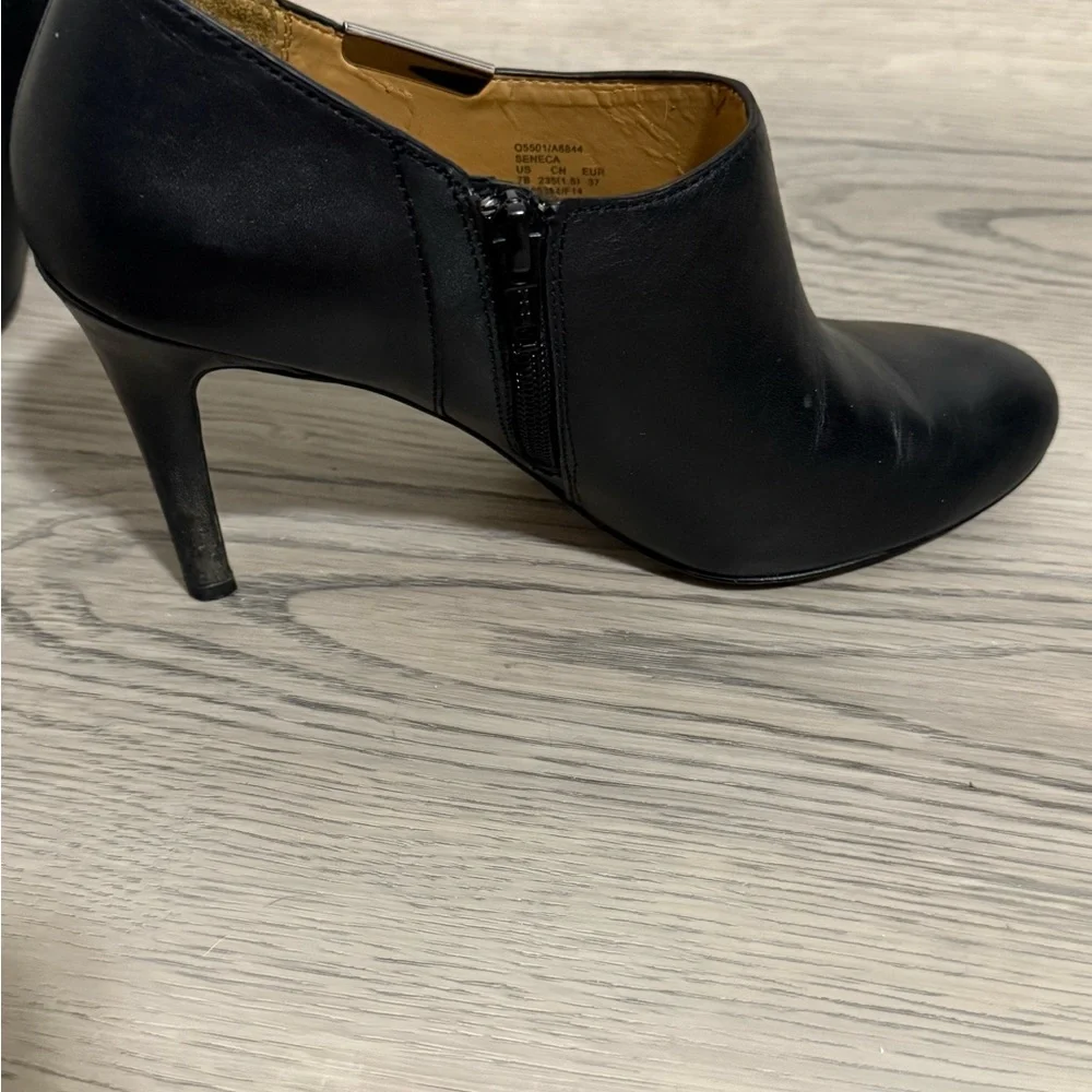 Coach Black Leather Ankle Booties Womens Size 7 Side Zip Heel Classic Pumps
